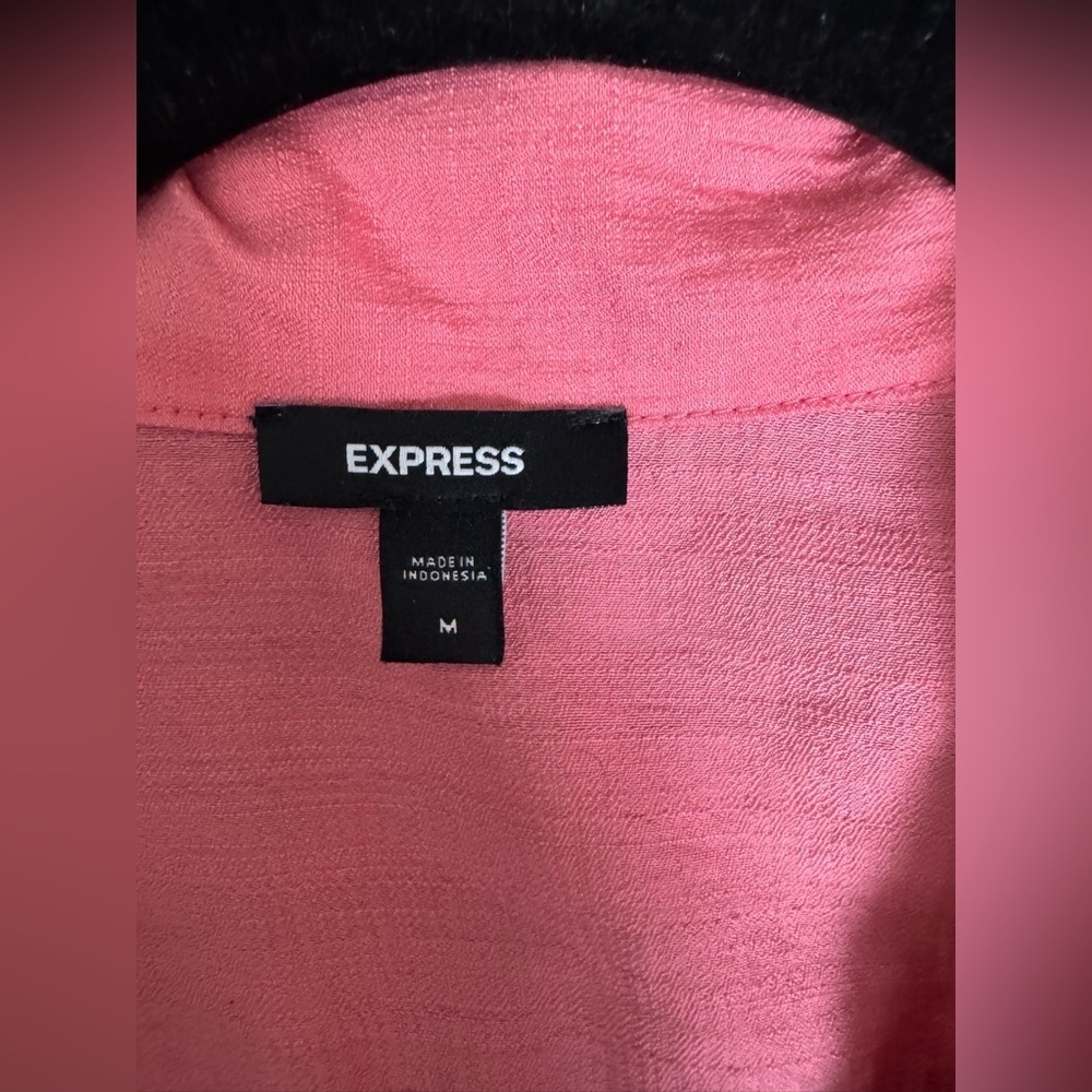 Express Women’s Salmon Pink Short Sleeve V-Neck Blouse M - Picture 4 of 7
